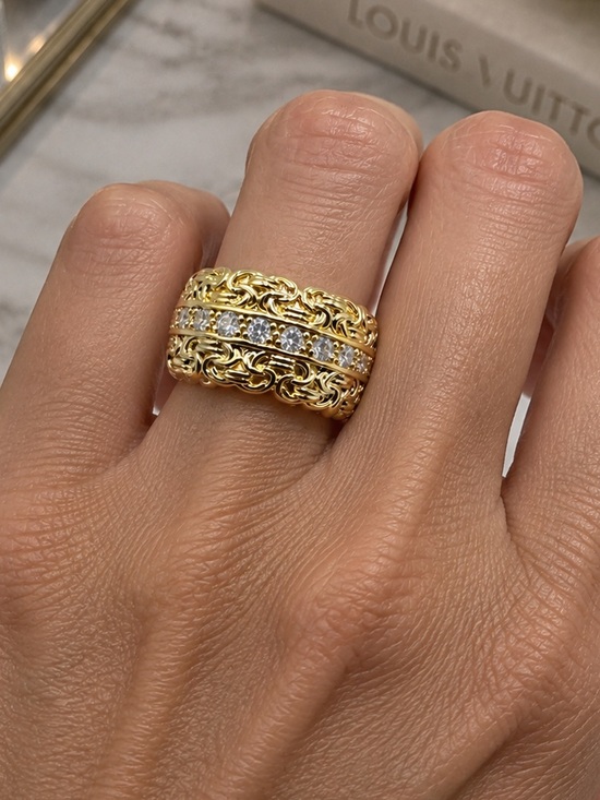 Neiman Marcus Jewelry - 14K Scalloped Filigree Band